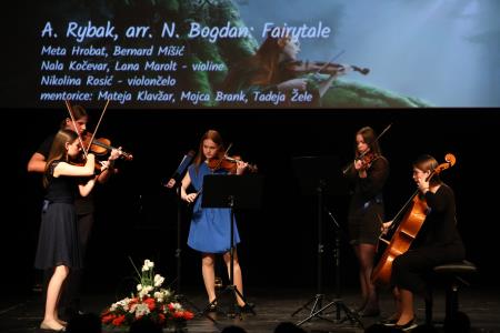 KONCERT ABSOLVENTOV GLASBENE ŠOLE 53 FOTO LJUBO VUKELIČ